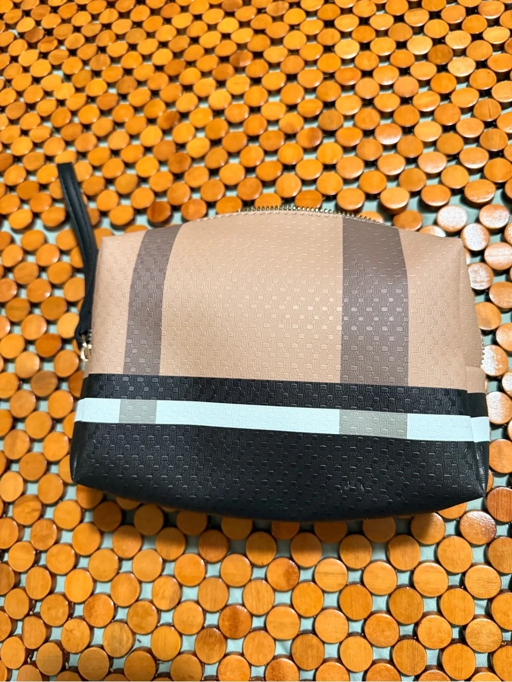 Deluxity Los Angeles compact wristlet